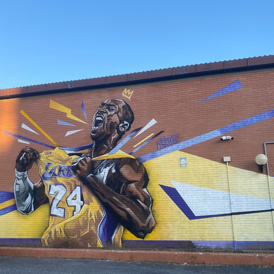 Il murales dedicato a Kobe Bryant al Tellene